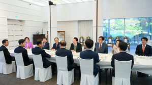 윤 대통령, 여 PK초선 만나 "거부권 &middot; 예산편성 당 의견 적극 듣겠다"