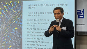 "달에 사람 살게 될 때 무인 달 탐사선은 코미디 될 수도"