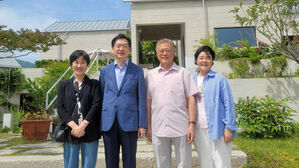 김경수, 문 전 대통령 예방&hellip;내일 노무현 전 대통령 추도식 참석