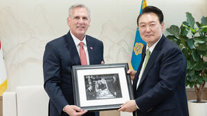 윤 대통령, 매카시 전 미국 하원의장 접견&hellip;한미동맹 강화 공감