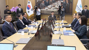 한은 금통위, 11회 연속 기준금리 동결…연 3.5%