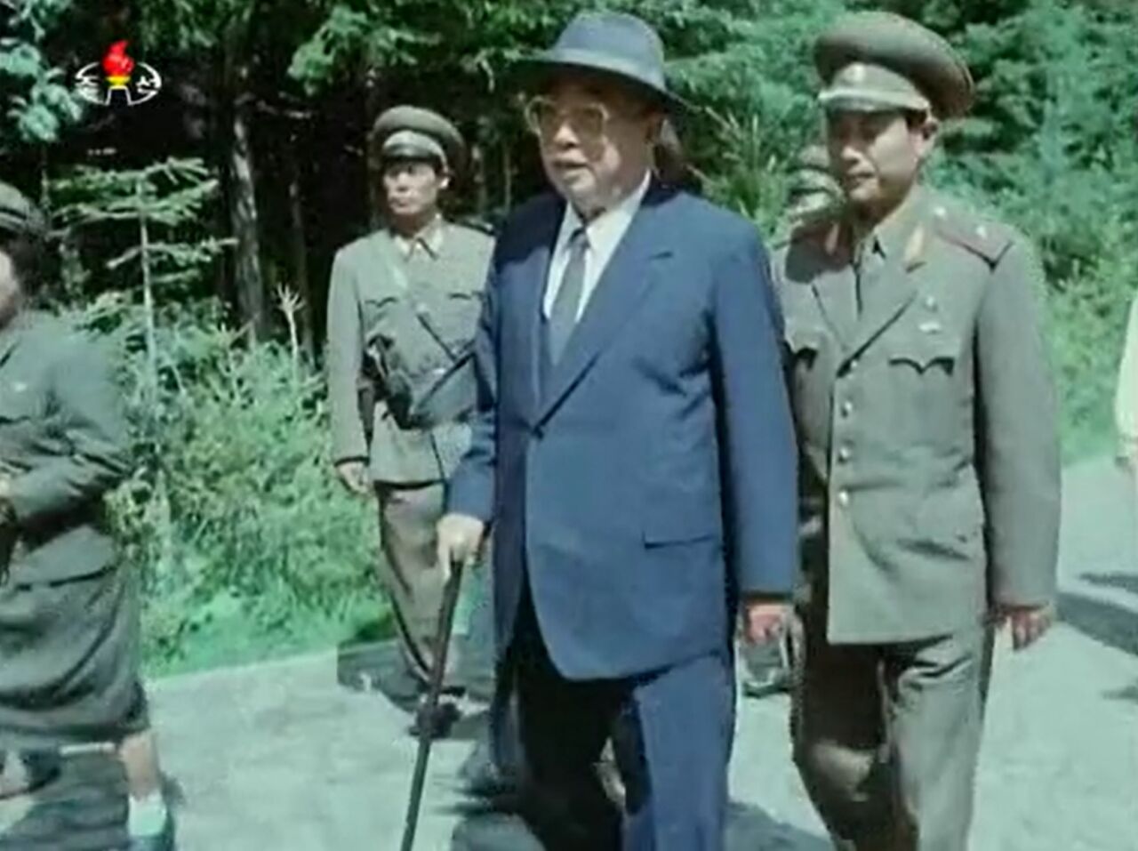 김일성은 나이가 들면서 양복을 자주 입었다.