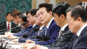 윤 대통령 "반도체 산업에 26조 규모 지원&hellip;중소&middot;중견기업에 70% 이상 혜택"