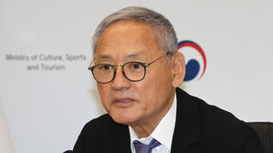 유인촌 장관 "김호중 '음주&middot;뺑소니', 사회적 병리 현상