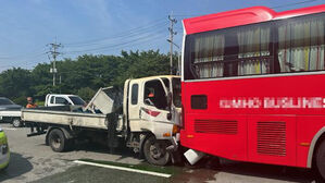 부산 사상구서 삼중 추돌 사고&hellip;1명 병원 이송