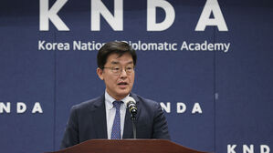 국립외교원장 "한일중 정상회의, 미중 긴장 완화 플랫폼 가능"
