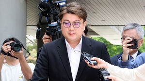'음주 뺑소니' 김호중 구속심사 출석&hellip;"죄송하다" 7차례 반복
