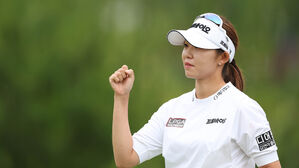 배소현, KLPGA 투어 E1 채리티 오픈 2R 단독 선두