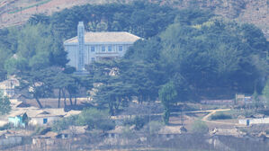 합참 "북한 대남전단 추정 물체 식별&hellip;군 조치 중"