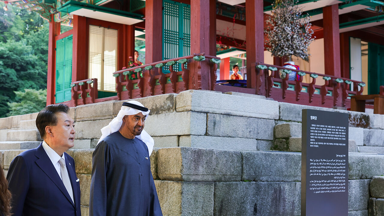 창덕궁 산책하는 윤 대통령과 무함마드 UAE 대통령 