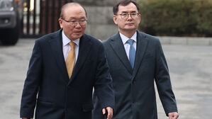 헌정사 첫 검사 탄핵 오늘 선고&hellip;'유우성 보복 기소' 쟁점