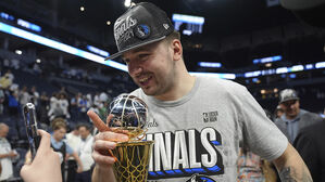 '돈치치 36득점' 댈러스, 13년 만에 NBA 결승 진출