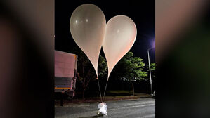 대북방송 재개 예고&hellip;북 "오물 살포 잠정 중단"