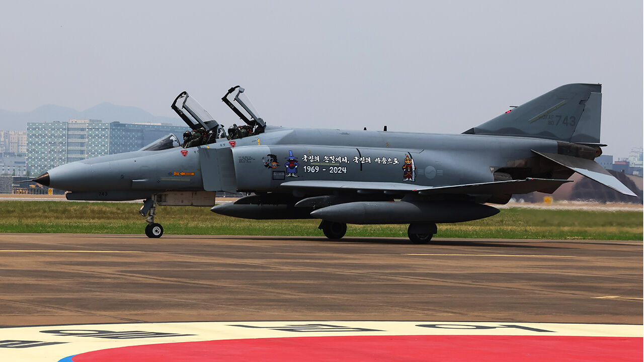 F-4팬텀 퇴역식 미디어데이 행사장으로 들어오는 F-4팬텀