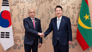 윤 대통령-모리타니아 정상회담&hellip;"자원 협력 강화해 시너지 효과 내자"