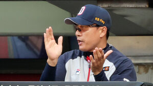 이승엽 두산 감독, 이틀 연속 퇴장&hellip;NC전 3피트 판독 후 항의