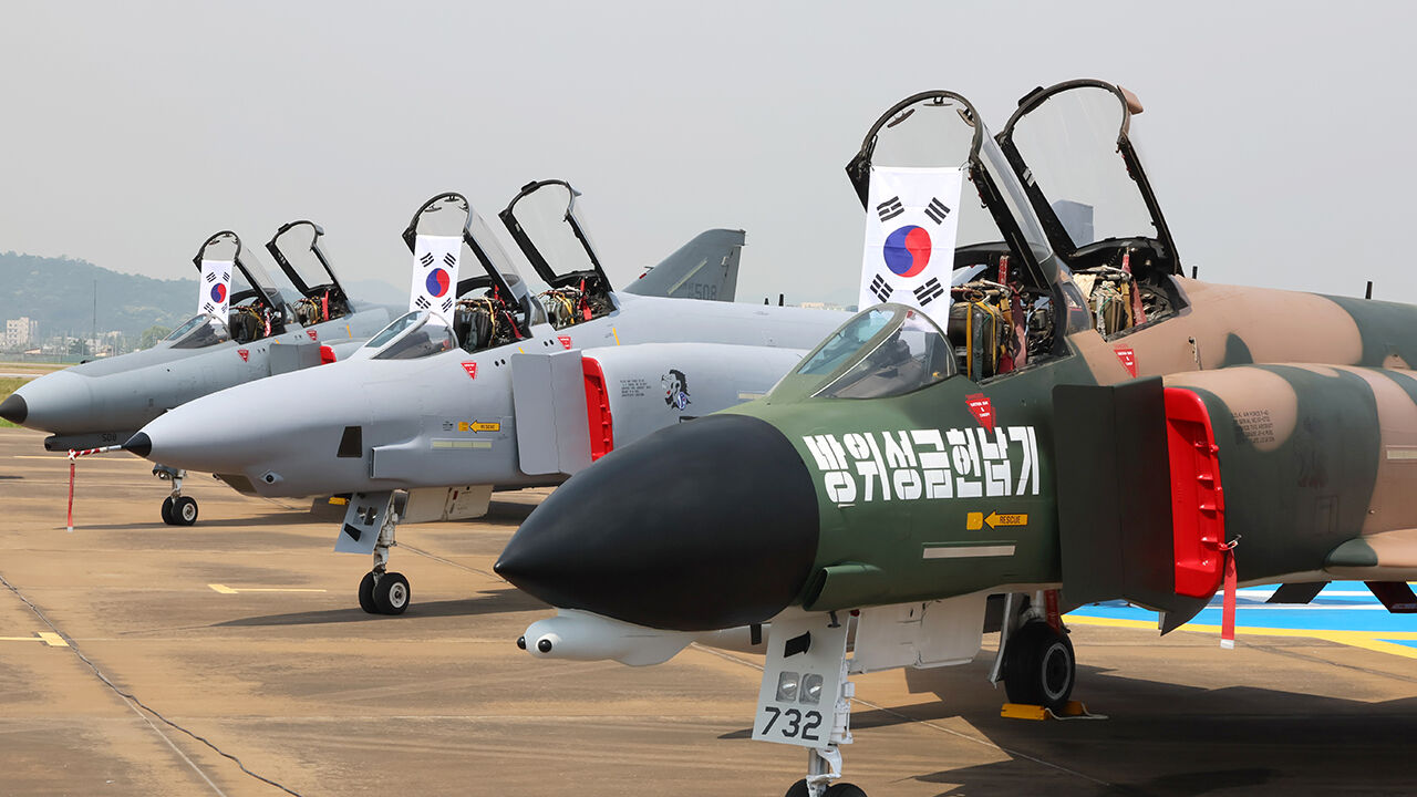 영공수호 55년 임무 마친 F-4