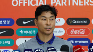 '싱가포르전 대승' 축구대표팀 귀국&hellip;이제 11일 중국전 대비