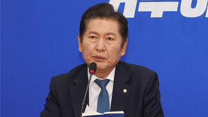 민주, '징벌적 손배' 언론중재법 발의안에 '권력 악용 방지' 빠져