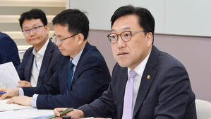 경제안보 품목, 소부장&middot;방산&middot;의약품으로 확대&hellip;서비스도 지정