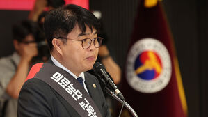 의협 "집단휴진 찬반투표 가결&hellip;18일 전면 휴진&middot;총궐기대회"