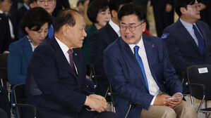 여야 지도부, 6&middot;10 민주항쟁 기념식 참석