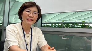 "숨을 안 쉬어" 장례식장 발칵&hellip;"단추 푸세요" 뛰어든 여성 정체