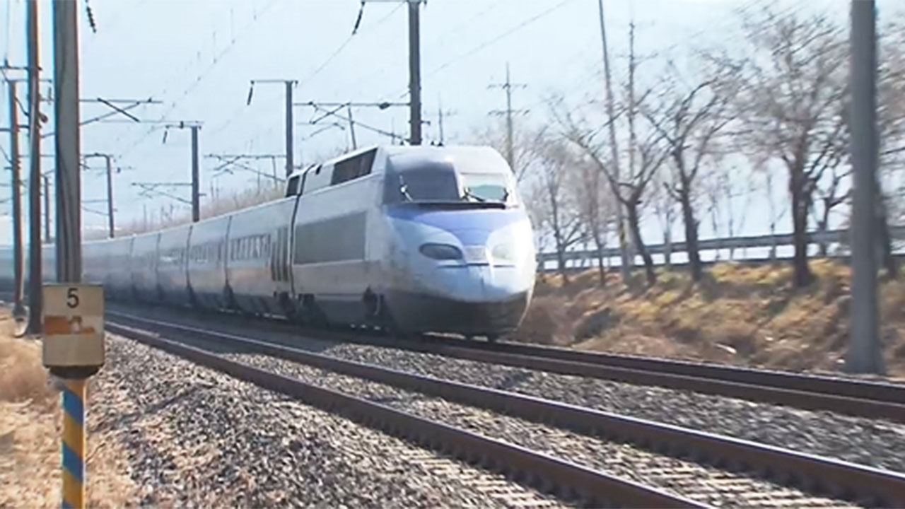 중국서 열차에 치여 작업자 11명 사망…"10년래 최악 철도 사고"