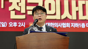 의협회장 "교도소 갈 만큼 위험 무릅쓸 중요한 환자 없다"