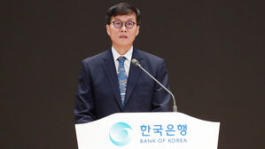 한은 총재 "섣부른 금리인하로 물가 불안 시 정책비용 더 커져"