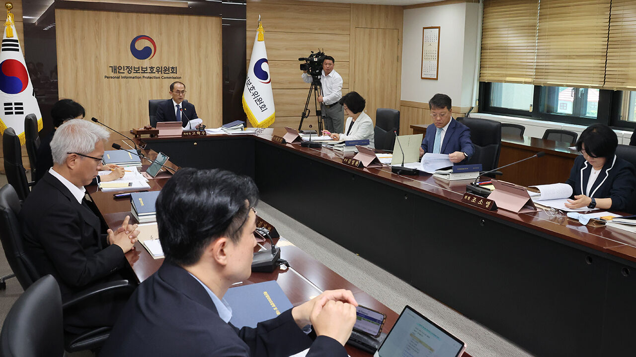전체 회의 주재하는 고학수 개인정보보호위원회 위원장