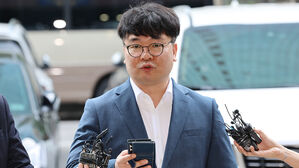 '김 여사 명품백' 구입한 서울의소리 기자 경찰 출석