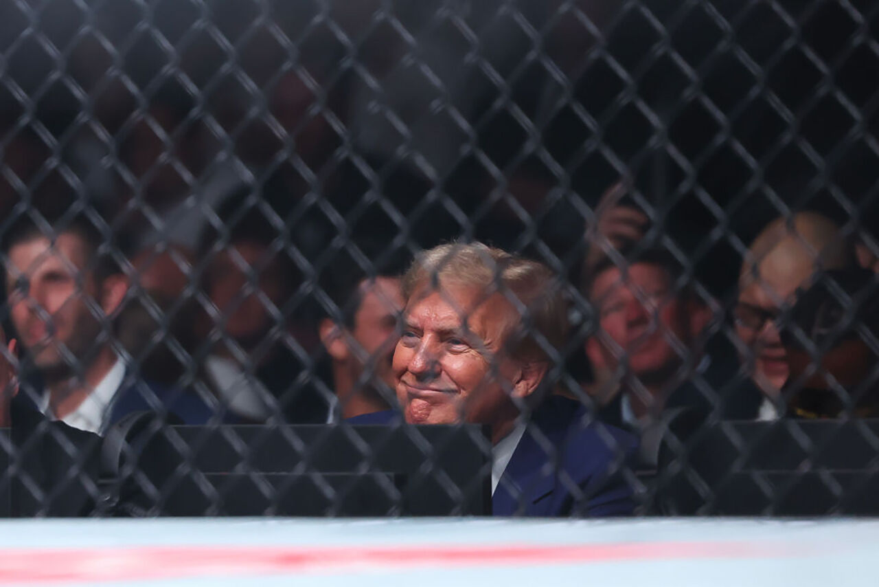 UFC 경기 직관 중 미소를 띤 트럼프. 지난 1일. 사진 : 게티이미지