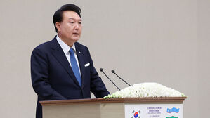 윤 대통령 "중앙아 핵심국 우즈베크와 함께 미래로 나아갈 것"