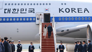 윤 대통령, 중앙아시아 3개국 순방 마치고 귀국