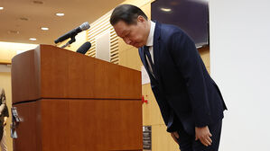 90도 숙인 최태원 "재산분할서 명백한 오류 발견&hellip;상고 결심"