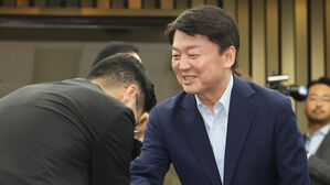 안철수, 전당대회 불출마&hellip;"더 시급한 과제 집중"