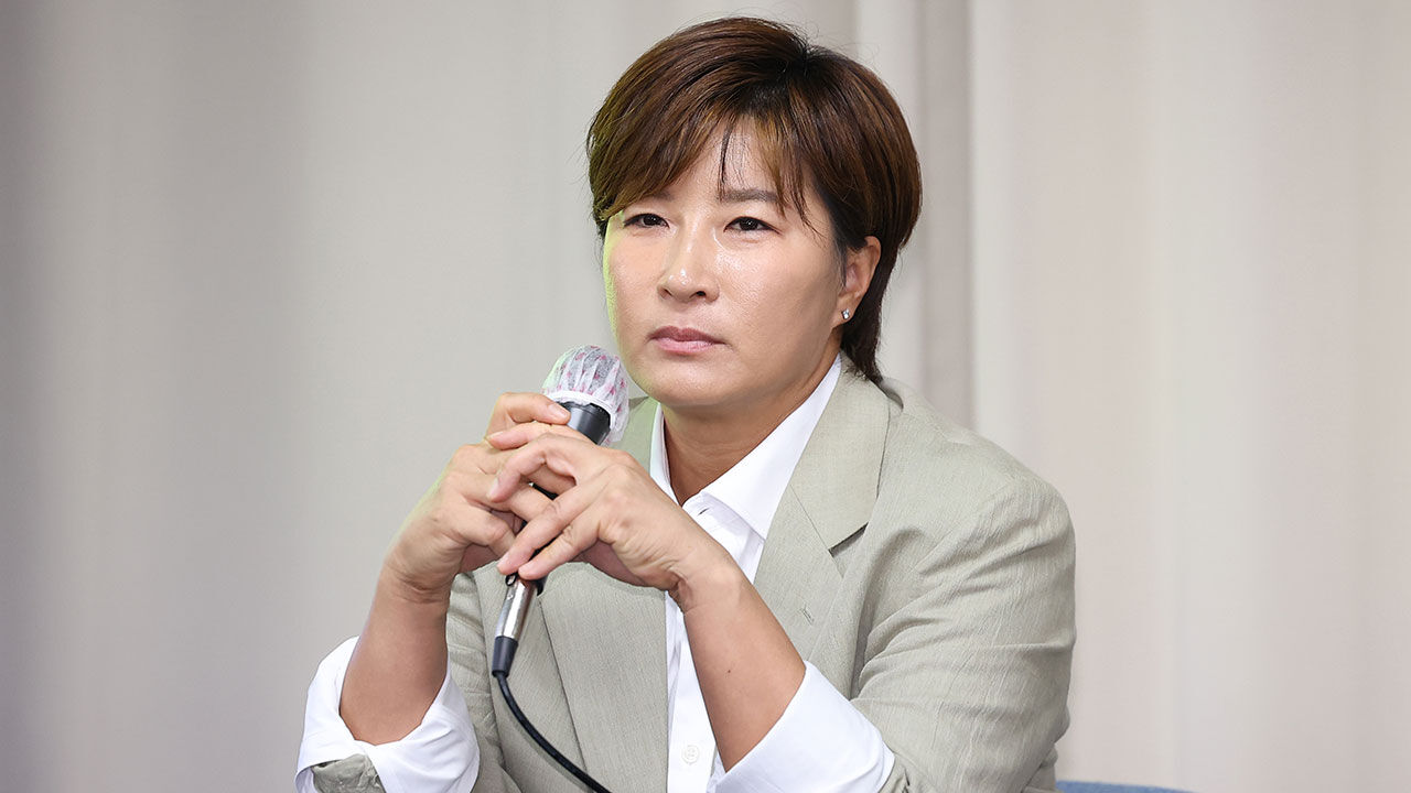 박세리가 18일 오후 서울 강남구 스페이스쉐어 삼성코엑스센터에서 열린 부친 박준철 씨의 사문서위조 혐의에 대한 기자회견에 참석해 있다. 