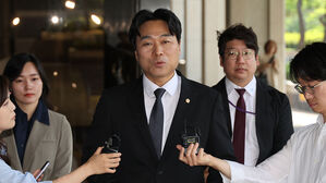 검찰, '김정숙 여사 인도 방문 의혹' 고발인 조사