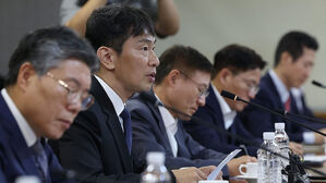 금감원장, 100억 횡령 우리은행에 "필요시 본점 책임 묻겠다"