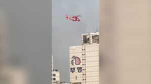 [영상] 서울 목동 아파트 화재 10시간째 진화 중&hellip;옥상 대피 주민들 헬기로 구조