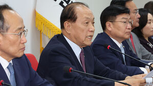 황우여 "노인 1천만 명 넘게 돼&hellip;80∼90대 비례대표 고려돼야"
