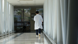 정부 "의사들 환자 지킬 것 믿는다…대화 준비돼 있어"