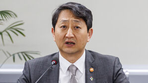 산업장관 "올해 수출, 역대 최대 전망"&hellip;반도체 등 목표 상향