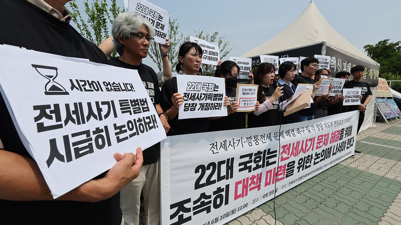 지난 6월 10일 '22대 국회, 전세사기 문제 해결 촉구 및 정당 지도부 면담요청 기자회견'에서 전세사기특별법 개정을 촉구하고 있는 전세사기·깡통전세 피해자 전국대책위원회 관계자들