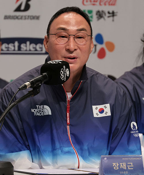 인사말 하는 장재근 선수촌장