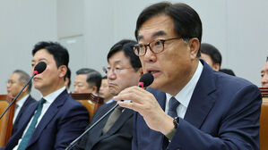 대통령실 "김 여사 받은 명품백, 포장 그대로 청사 보관"