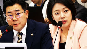 [영상] "배현진 의원 입 닫으라 했습니다" "어디 그런 막말!" 격분&hellip;"싸우러 왔어?!" "앉아!" 말싸움에 '엉망진창' 운영위