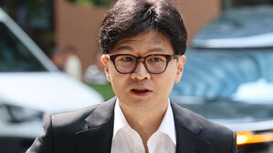 한동훈, '배신' 협공에 "공포 마케팅&hellip;뺄셈과 자해의 정치"