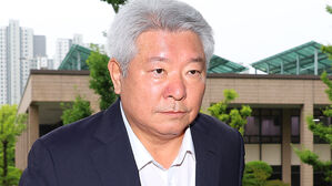 김홍일 방통위원장, 탄핵안 보고 전 자진 사퇴